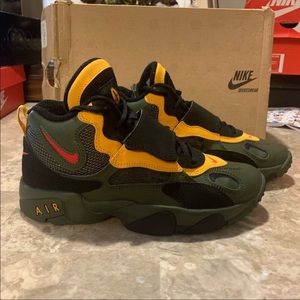 Nike Air Max Speed Turf GS Cargo Khaki Shoes 5Y